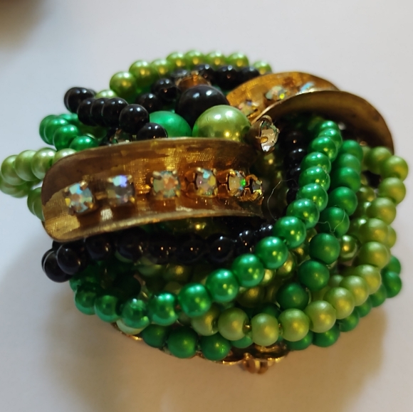 Vibrant Mid Century Green Beaded Pin-wheel Brooch and Earrings - Picture 3 of 12